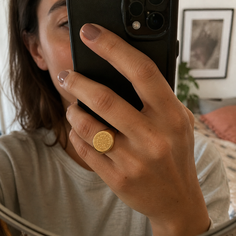 Anillo de banda de zafiro